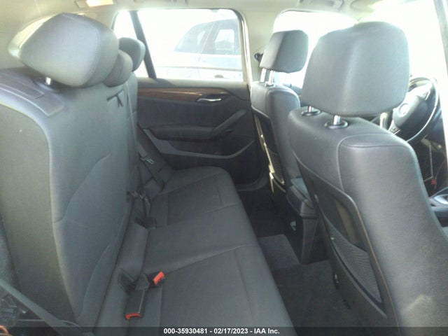 2015 BMW X1, VIN: WBAVM1C56FV318821