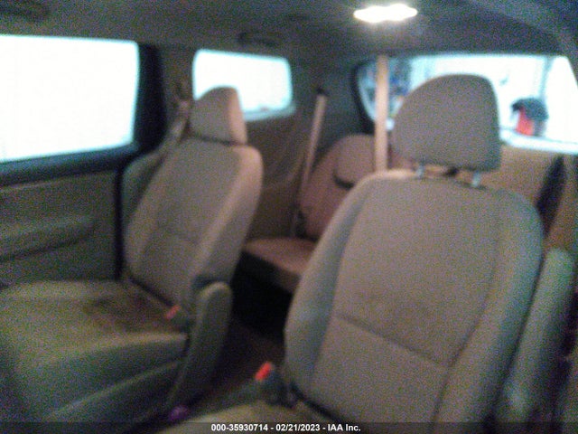 KIA SEDONA LX 2017 KNDMB5C19H6220954 Image 8