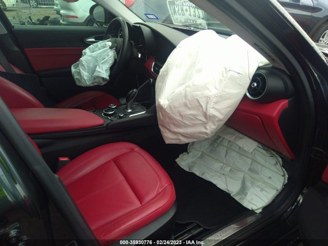 2017 Alfa Romeo Giulia, VIN: ZARFAEBN6H7550115