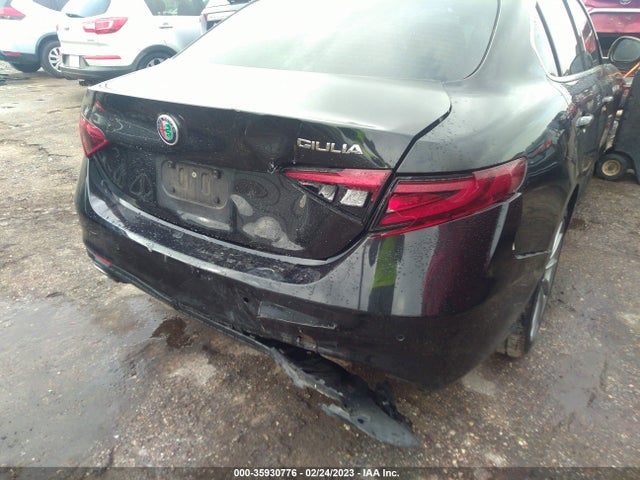 2017 Alfa Romeo Giulia, VIN: ZARFAEBN6H7550115