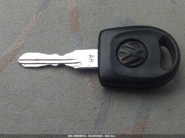 3VWAB81E2WM803810 Volkswagen CABRIO