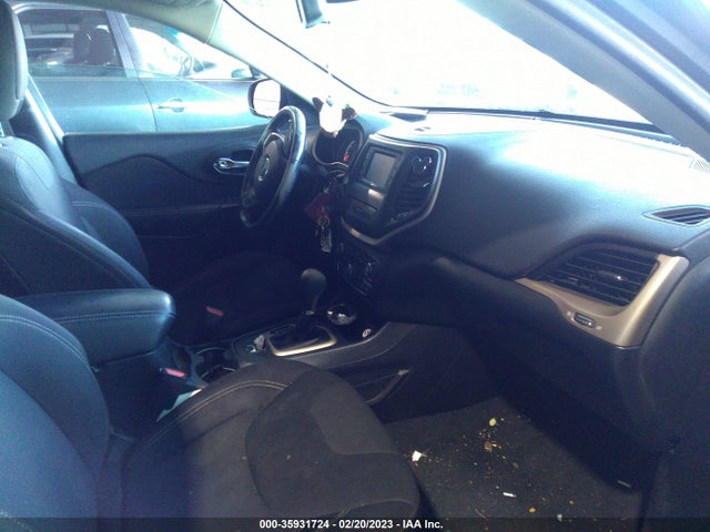 1C4PJLCB1FW683195 Jeep Cherokee Latitude