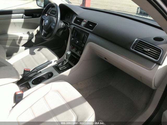 1VWBT7A3XEC108310 Volkswagen Passat Se W/sunroof & Nav