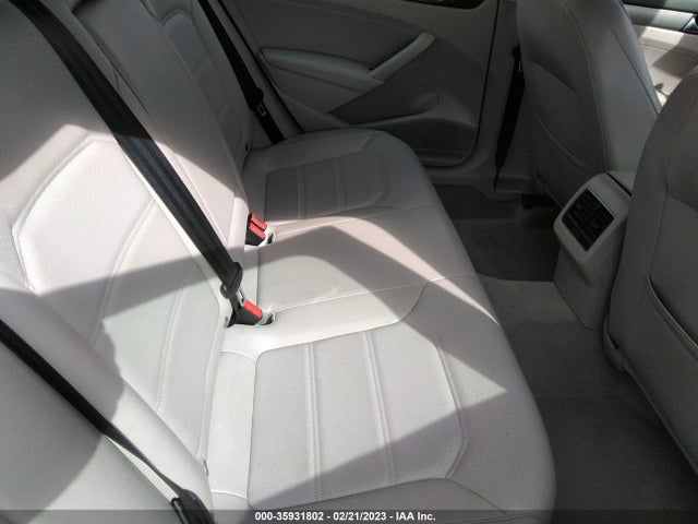 1VWBT7A3XEC108310 Volkswagen Passat Se W/sunroof & Nav