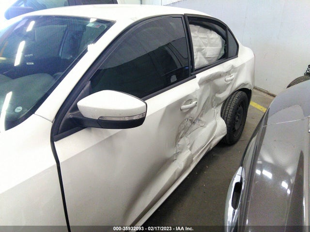 3VWD17AJ8EM237979 Volkswagen Jetta Sedan Se