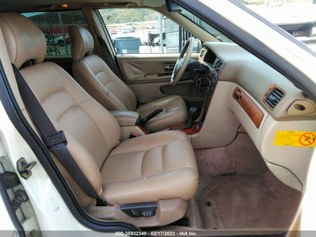 YV1LW537XW2398729 Volvo V70 T5