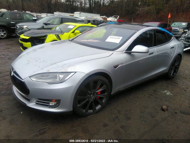 2015 Tesla Model S, VIN: 5YJSA1E40FF116879