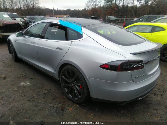 2015 Tesla Model S, VIN: 5YJSA1E40FF116879