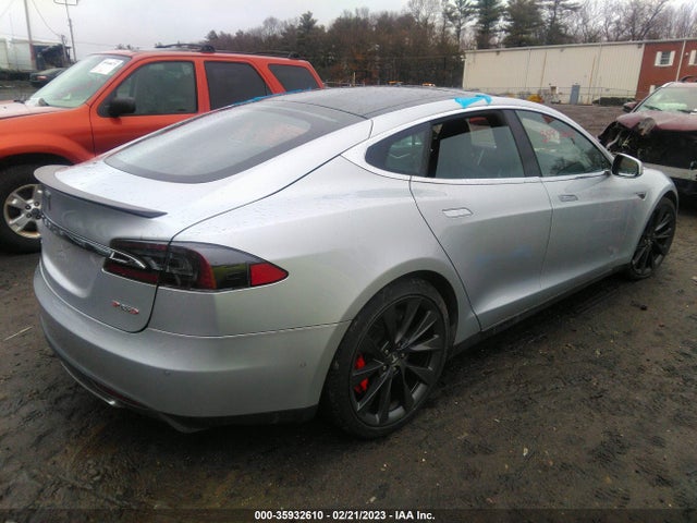 2015 Tesla Model S, VIN: 5YJSA1E40FF116879