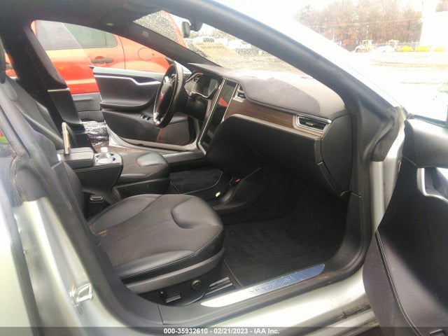 2015 Tesla Model S, VIN: 5YJSA1E40FF116879