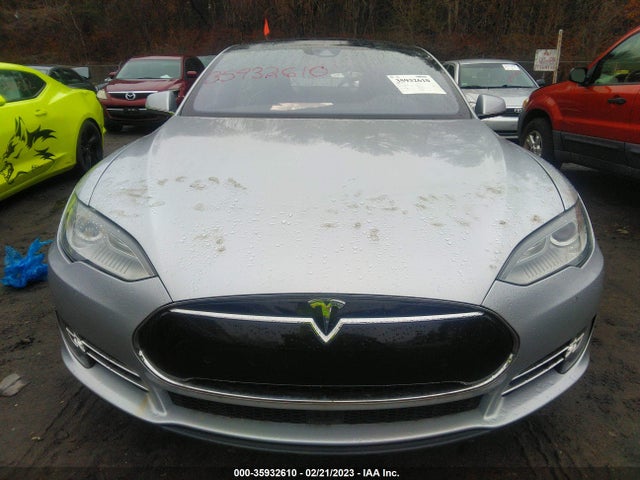 2015 Tesla Model S, VIN: 5YJSA1E40FF116879