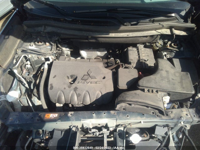 JA4AZ2A3XHZ014777 Mitsubishi Outlander Es