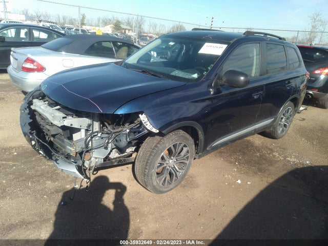 JA4AZ2A3XHZ014777 Mitsubishi Outlander Es