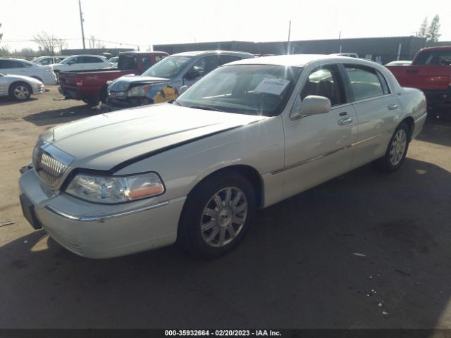 1LNHM82W57Y610863 Lincoln Town Car