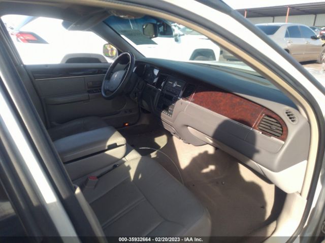 1LNHM82W57Y610863 Lincoln Town Car
