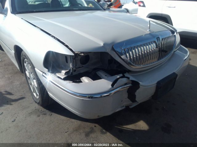 1LNHM82W57Y610863 Lincoln Town Car