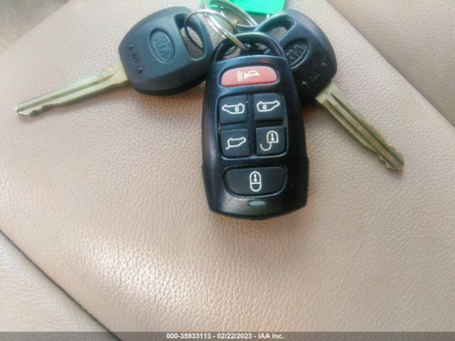 KNDMB233496319988 KIA SEDONA EX
