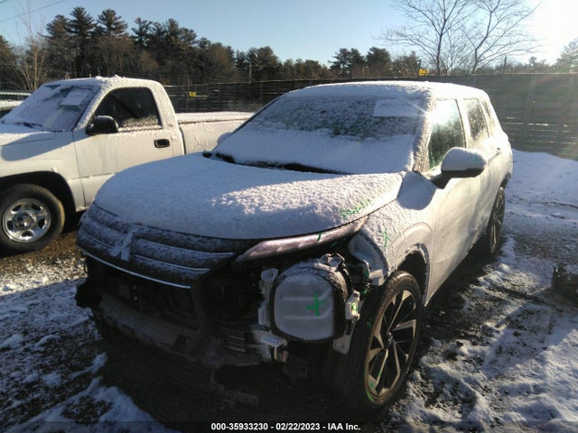JA4J4UA89NZ009488 Mitsubishi Outlander Se