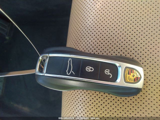 WP0AA2A70JL100317 Porsche Panamera