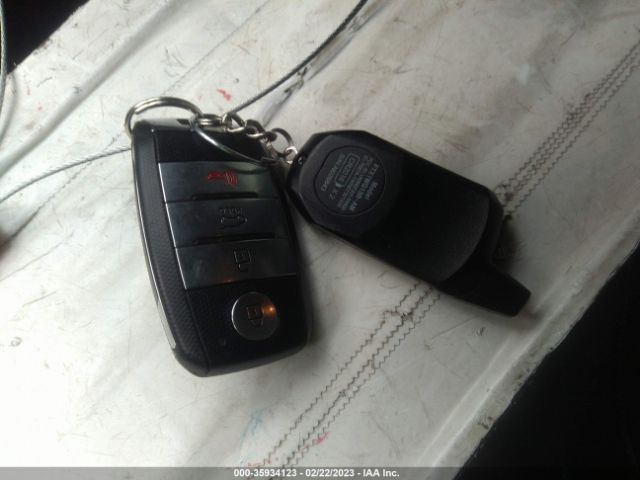 5XYPHDA51HG239782 KIA Sorento Ex V6