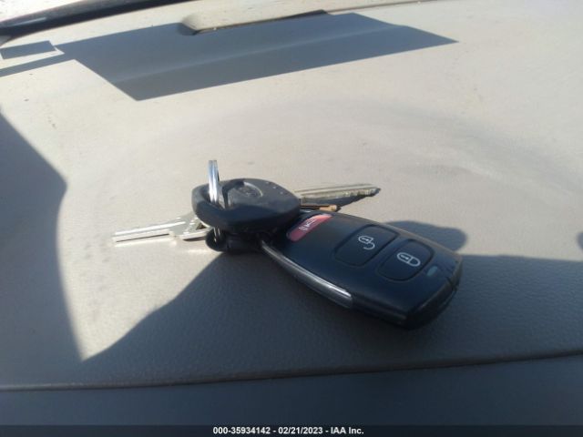 KNDMB233886262189 KIA SEDONA LX