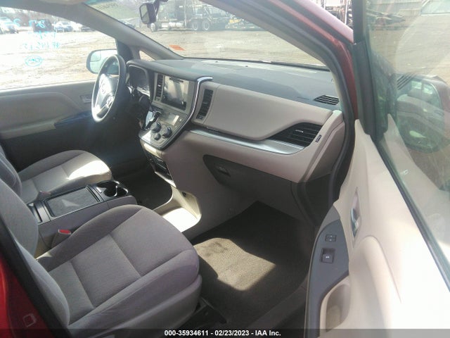 2016 Toyota Sienna, VIN: 5TDJK3DC7GS145838
