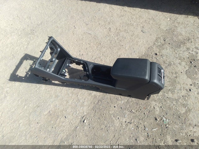 3VV3B7AX8JM042315 Volkswagen Tiguan Sel/se