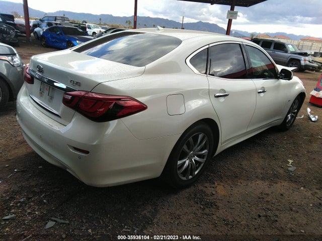 2018 Infiniti Q70, VIN: JN1BY1AP7JM180903