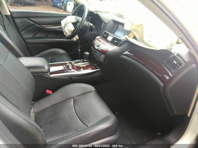2018 Infiniti Q70, VIN: JN1BY1AP7JM180903