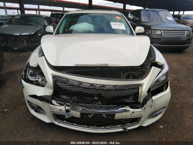 2018 Infiniti Q70, VIN: JN1BY1AP7JM180903