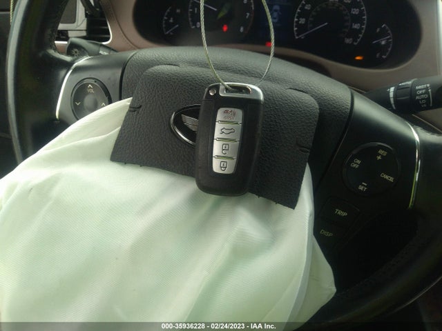 2009 HYUNDAI GENESIS VIN: KMHGC46F49U040169