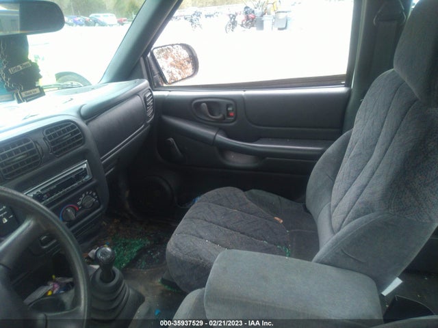 2001 GMC SONOMA SL VIN: 1GTCS195018145201
