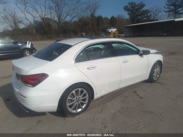 WDD3G4EB3KW001451 Mercedes-Benz A 220