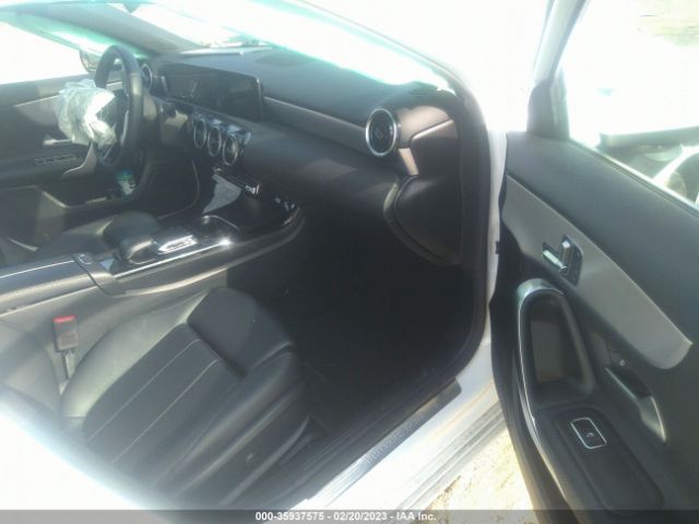 WDD3G4EB3KW001451 Mercedes-Benz A 220