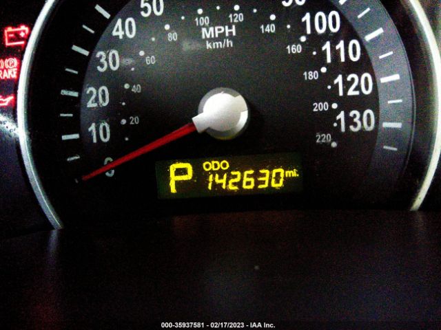 KNDMG4C77B6393816 KIA SEDONA LX