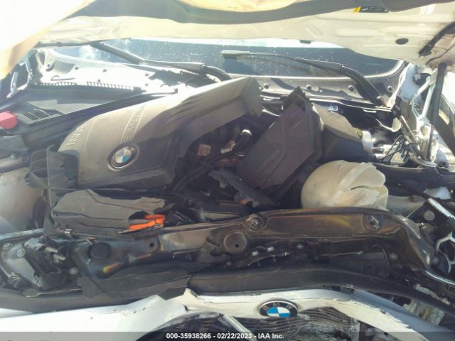 WBA8E1G30HNU17852 BMW 3 Series 320i