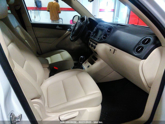 WVGBV7AX7HK005206 Volkswagen TIGUAN