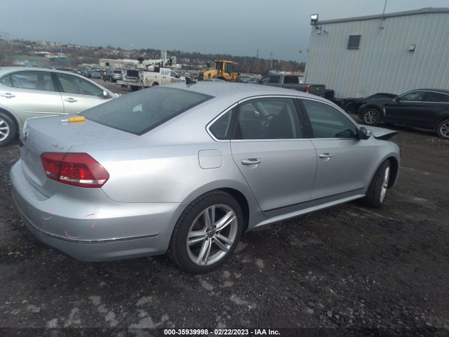 1VWBT7A39FC060168 Volkswagen Passat 1.8t Se W/sunroof & Nav