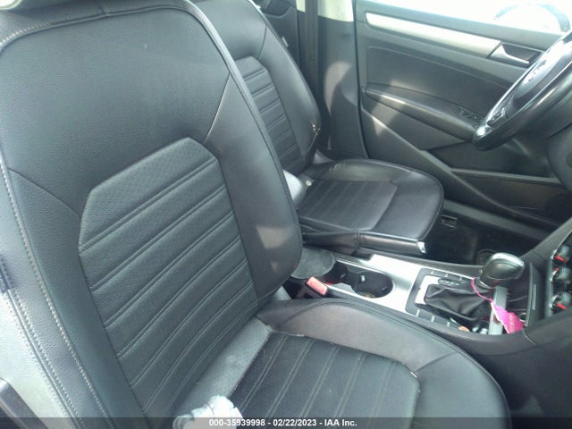 1VWBT7A39FC060168 Volkswagen Passat 1.8t Se W/sunroof & Nav