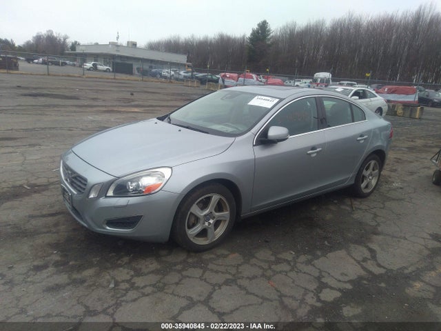 Volvo S60 T5 2013 YV1612FH6D2183912 Image 2