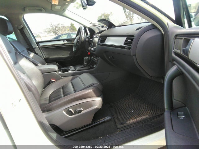 WVGFF9BPXBD002689 Volkswagen Touareg Sport