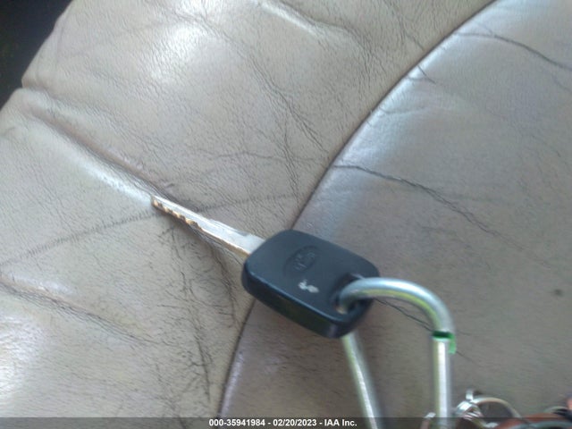 Lincoln Continental 2000 1LNHM97VXYY889279 Image 3