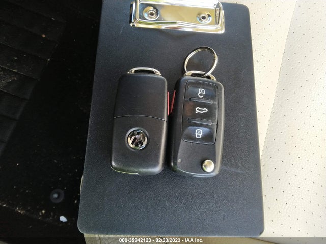 Volkswagen Tiguan 2016 WVGAV7AX3GW552377 Image 3