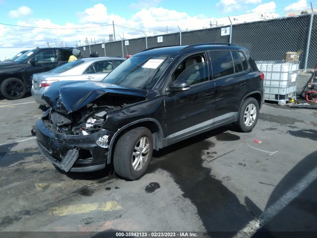 Volkswagen Tiguan 2016 WVGAV7AX3GW552377 Image 2
