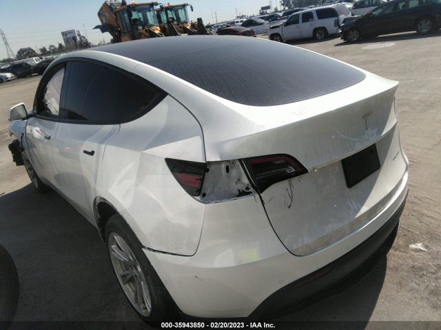 Tesla Model Y Long Range 2022 7SAYGDEE8NF352457 Image 3