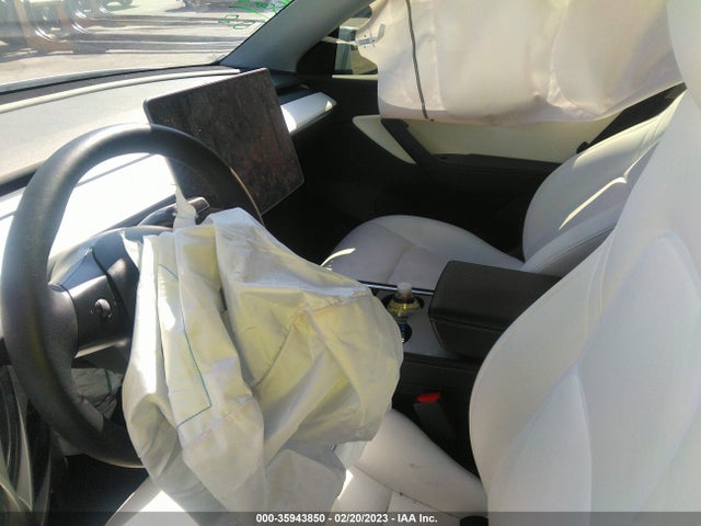 Tesla Model Y Long Range 2022 7SAYGDEE8NF352457 Image 5