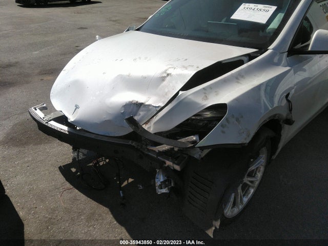 Tesla Model Y Long Range 2022 7SAYGDEE8NF352457 Image 6