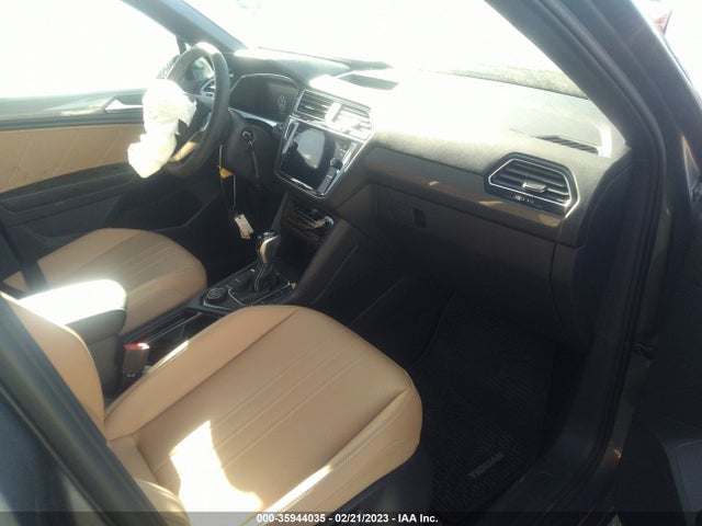 3VV2B7AX6NM160011 Volkswagen TIGUAN SE