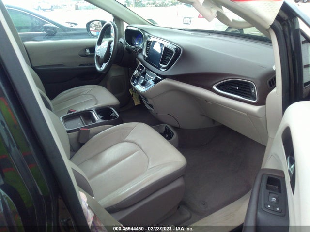 2C4RC1BG6HR585215 Chrysler Pacifica Touring-l