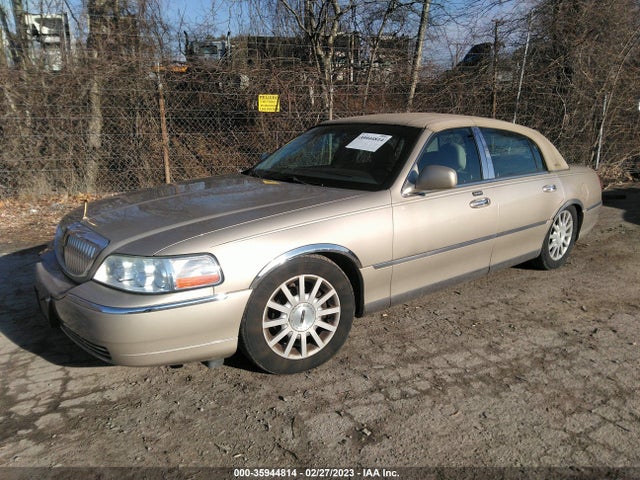 2007 LINCOLN TOWN CAR SIGNATURE VIN: 1LNHM81V07Y606938